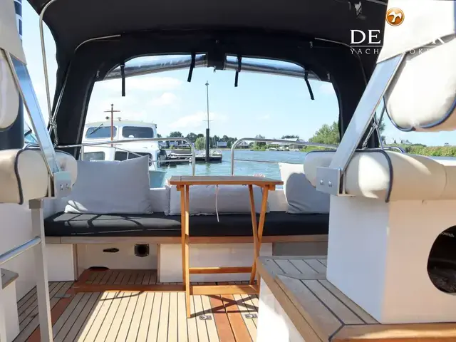 Azimut Az 28