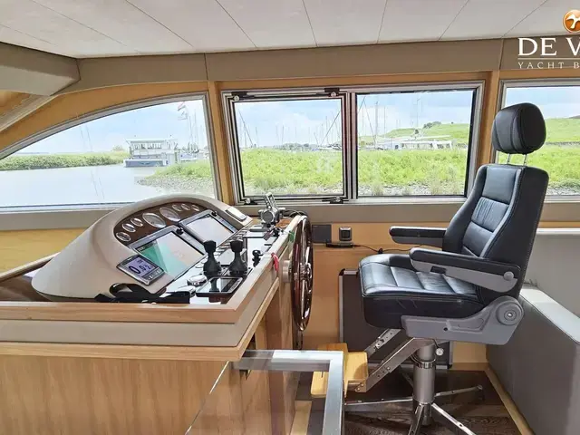 Van Den Hoven Executive 1700