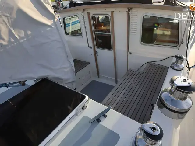 Robert Clark 64 Pilothouse