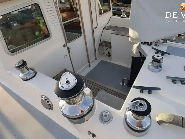 Robert Clark 64 Pilothouse