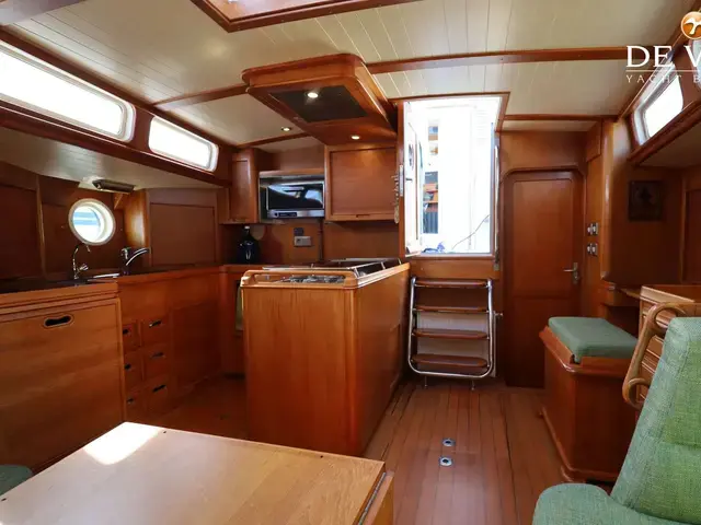 Robert Clark 64 Pilothouse