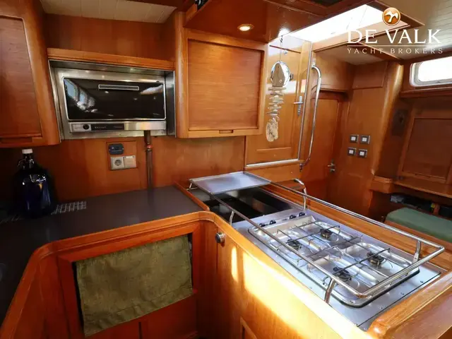 Robert Clark 64 Pilothouse