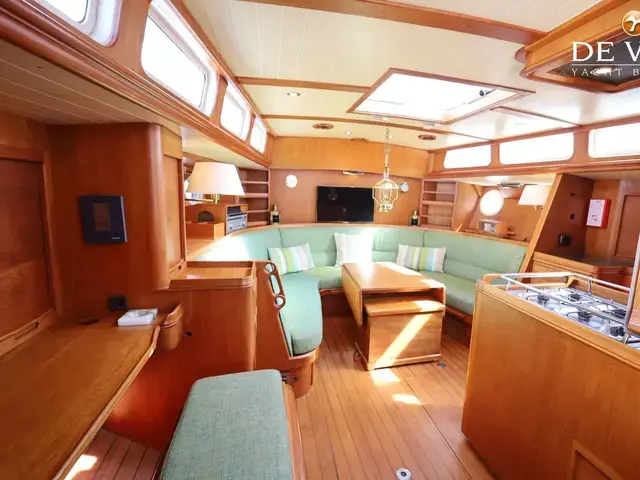 Robert Clark 64 Pilothouse