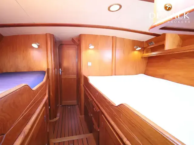 Robert Clark 64 Pilothouse