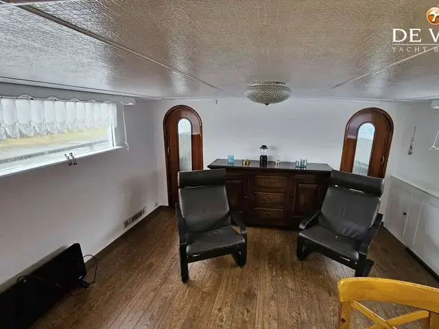 Spits 38 M Liveaboard Vessel