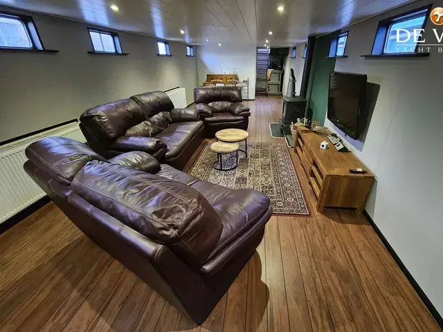 Spits 38 M Liveaboard Vessel