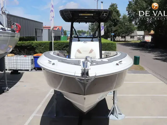 Boston Whaler 270 Outrage