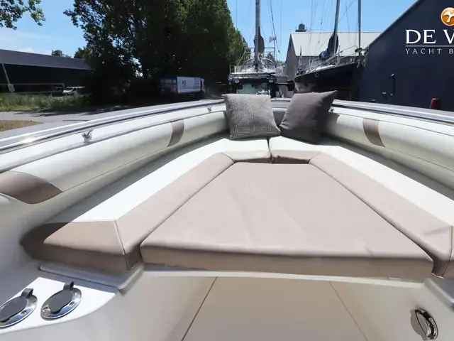 Boston Whaler 270 Outrage