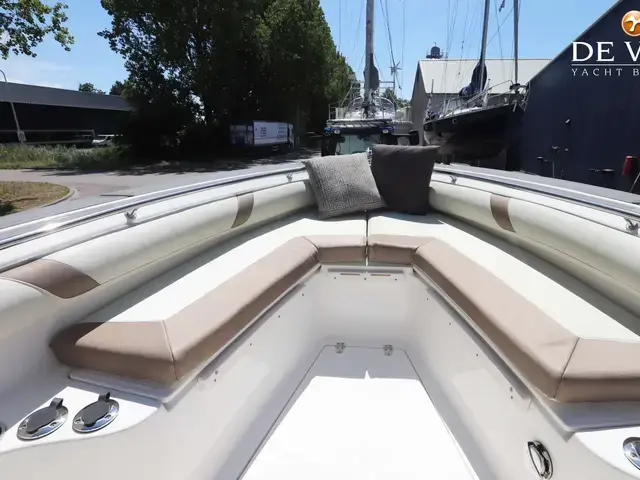 Boston Whaler 270 Outrage