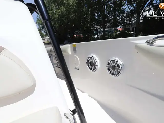 Boston Whaler 270 Outrage