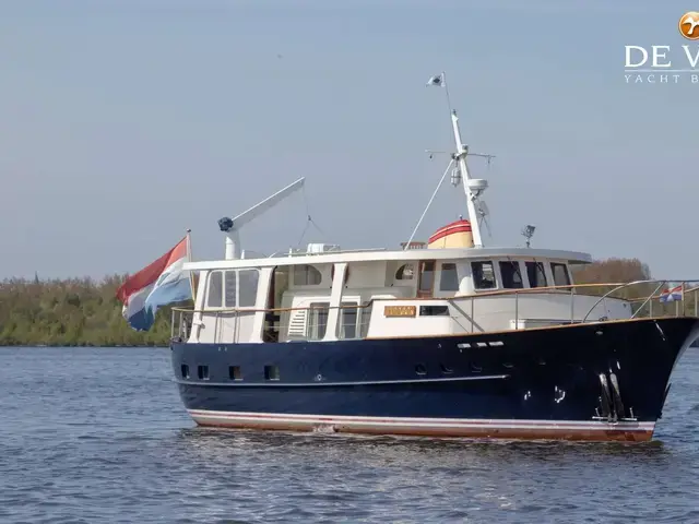 Feadship Canoe Stern