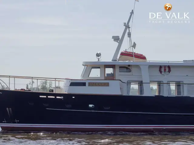 Feadship Canoe Stern