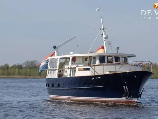 Feadship Canoe Stern