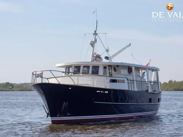 Feadship Canoe Stern