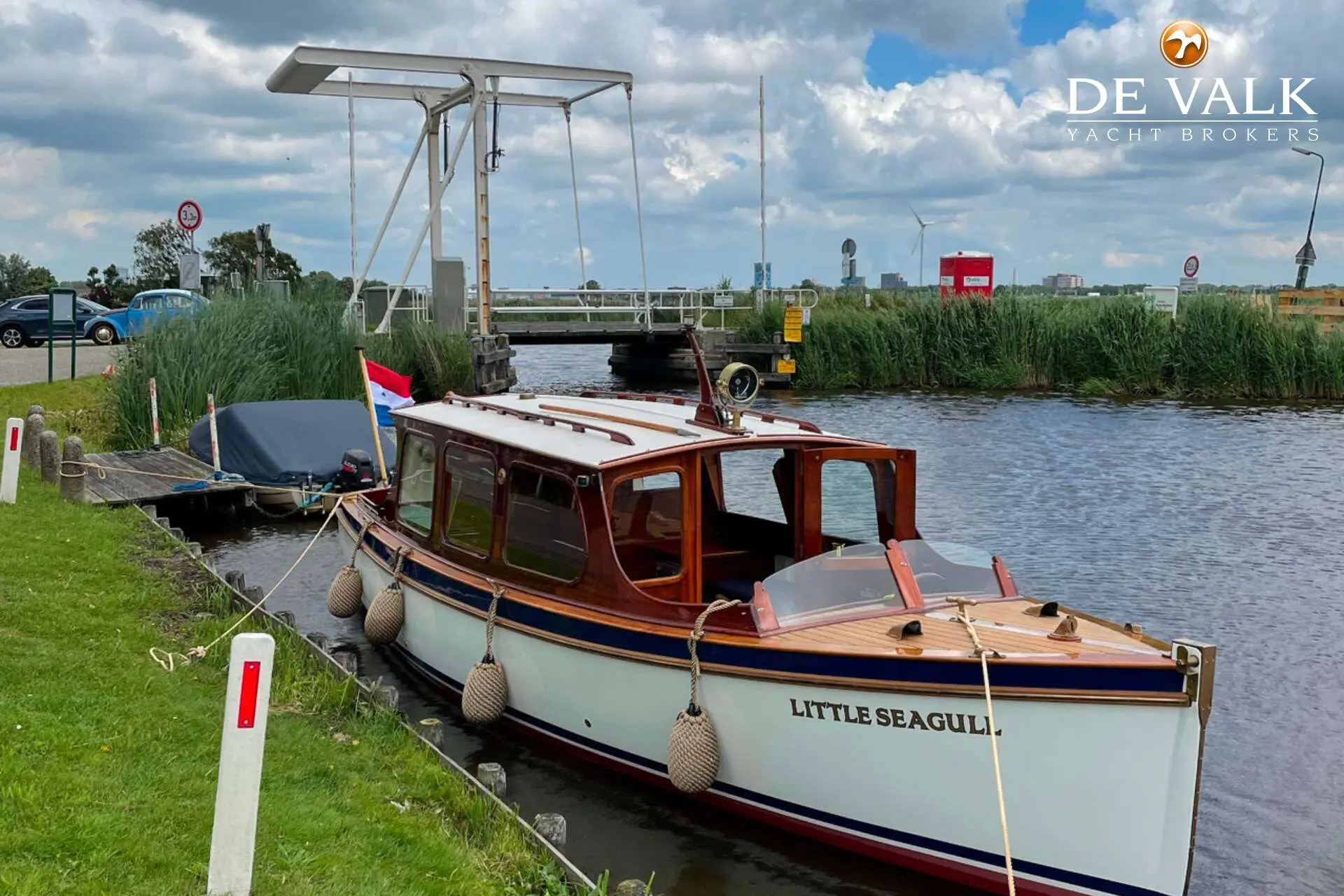 1962 Custom 23ft cabin cruiser