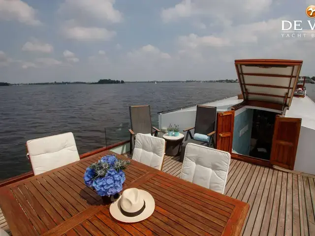 Houseboat Waterloft Luxemotor Spitz 38M