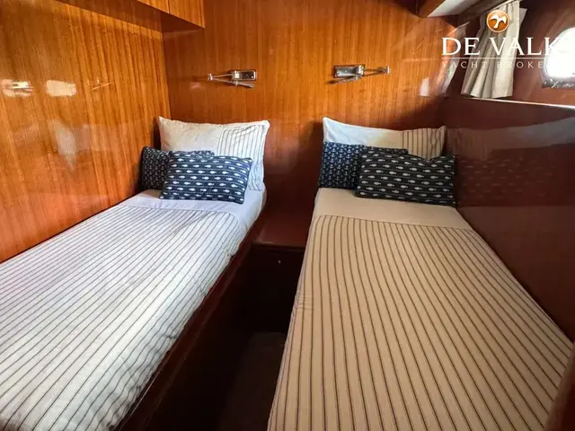 Elegance 76