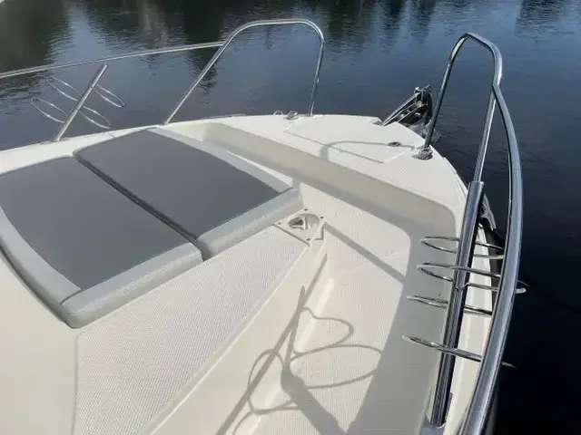 Quicksilver 805 Pilothouse