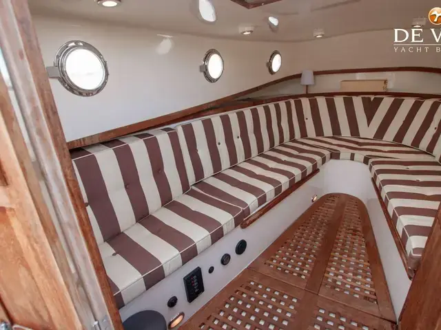 Jan Van Gent 10.35 Cabin