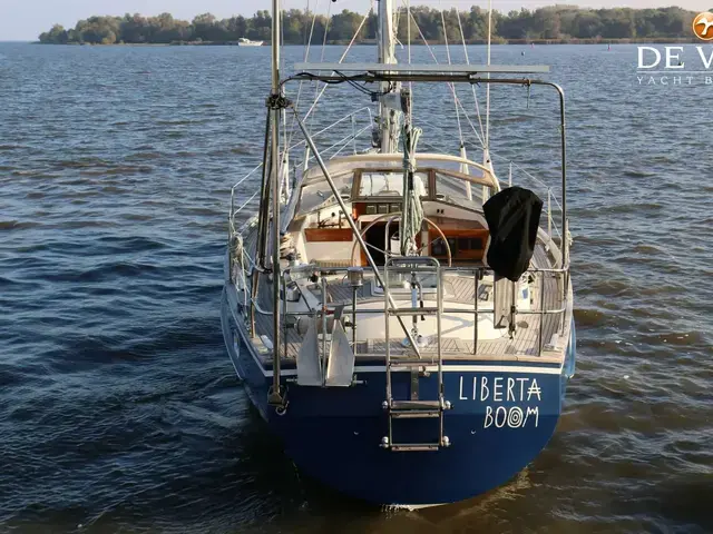 Hallberg-Rassy 382