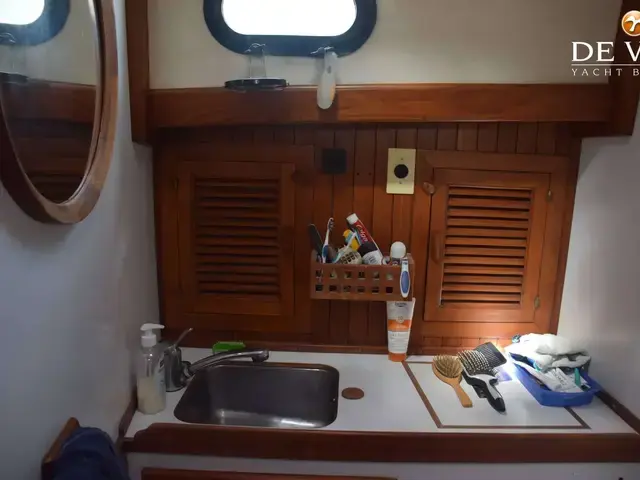 Tayana 37 Pilothouse