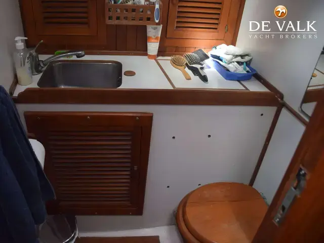 Tayana 37 Pilothouse