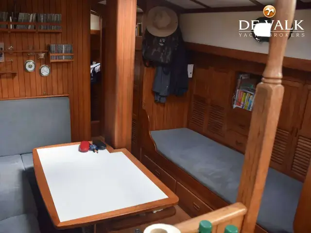 Tayana 37 Pilothouse