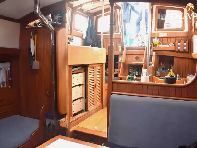 Tayana 37 Pilothouse