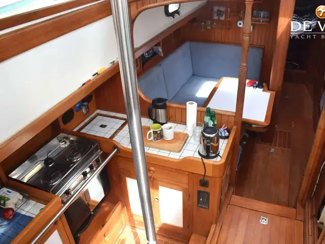 Tayana 37 Pilothouse