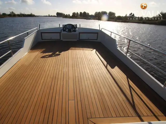 Smelne 1240 Flybridge