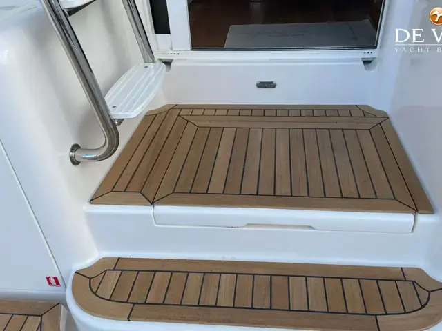 Riviera 58 Enclosed Flybridge