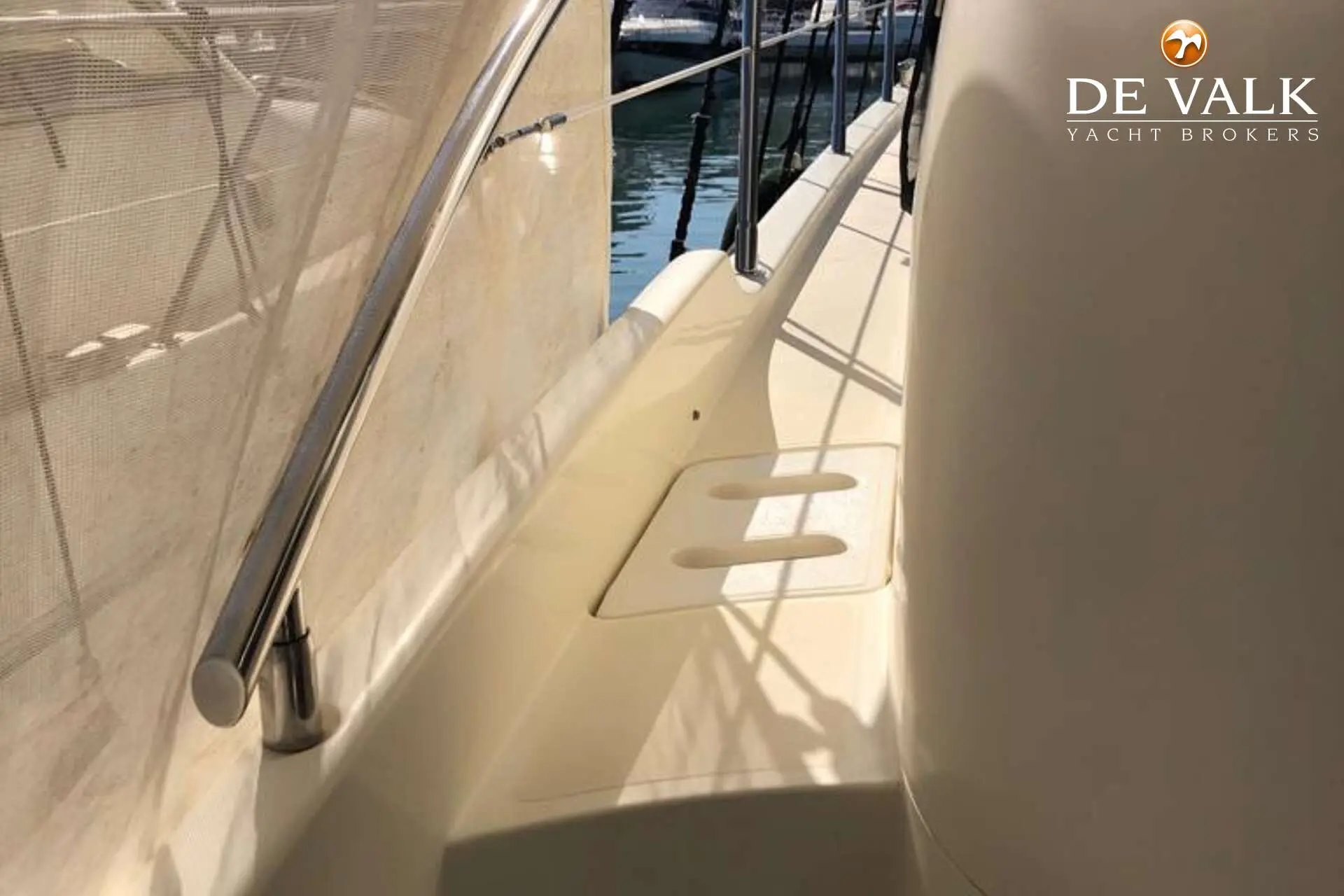 2005 Azimut 46