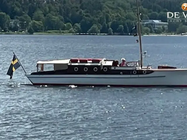 Classic Motor Yacht