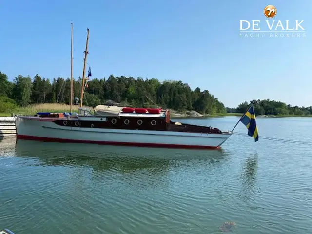 Classic Motor Yacht