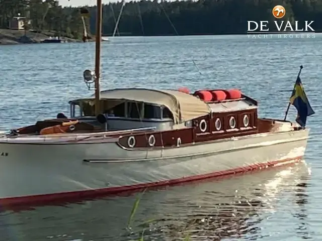 Classic Motor Yacht