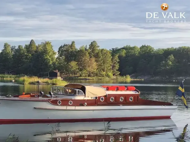 Classic Motor Yacht