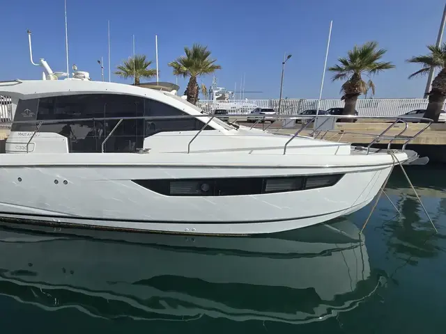 Sealine C 330