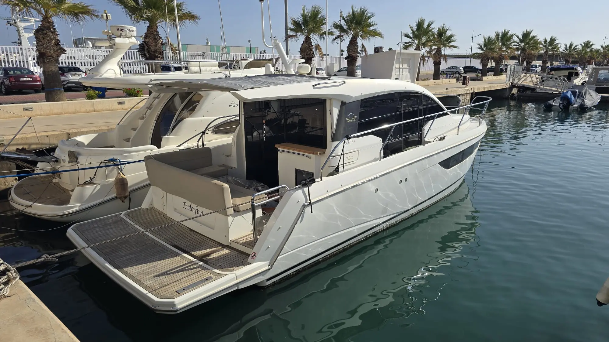 2015 Sealine c 330