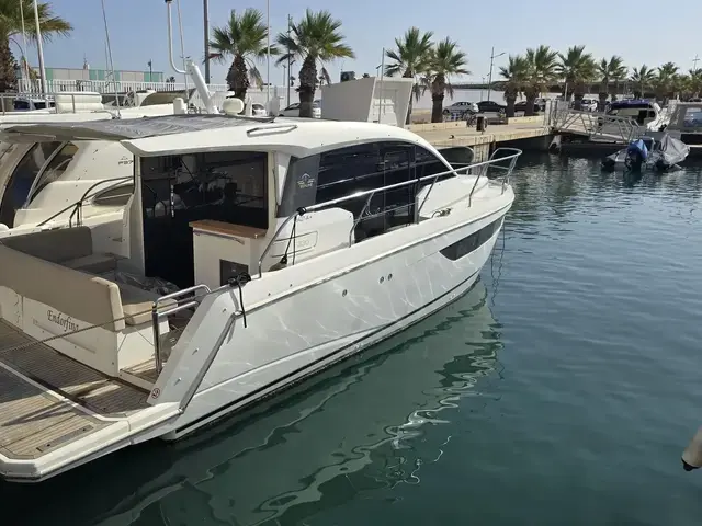 Sealine C 330