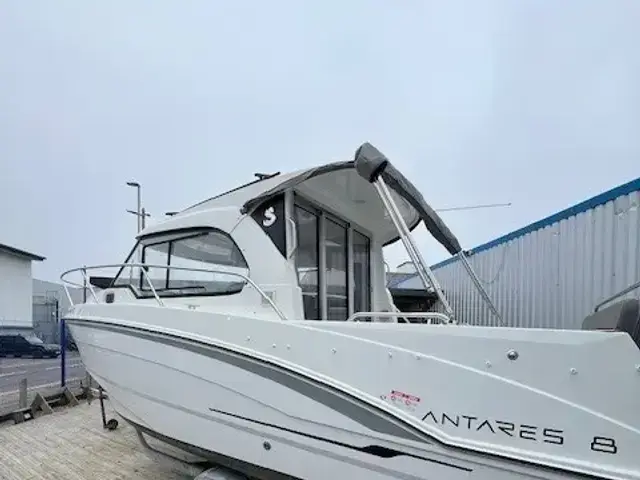 Beneteau Antares 8