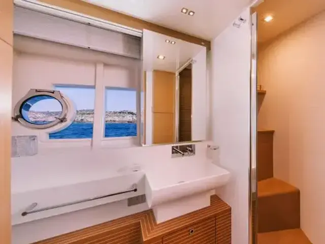 Ferretti Yachts 800