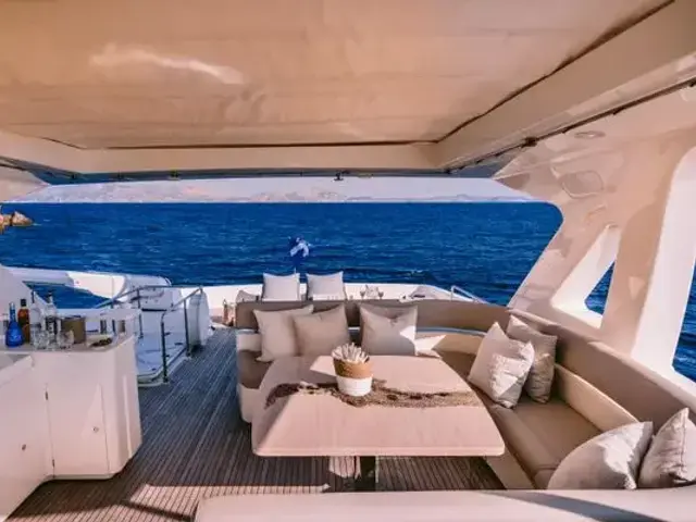 Ferretti Yachts 800