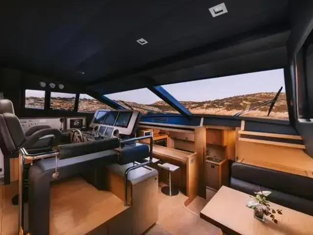 Ferretti Yachts 800