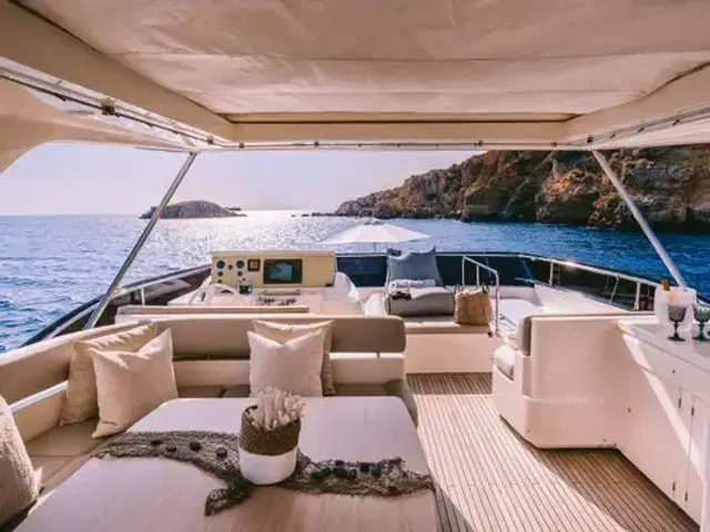 Ferretti Yachts 800