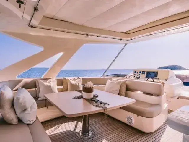 Ferretti Yachts 800