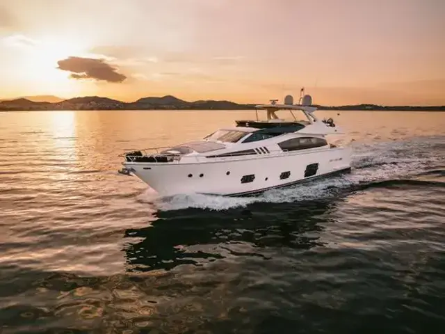 Ferretti Yachts 800