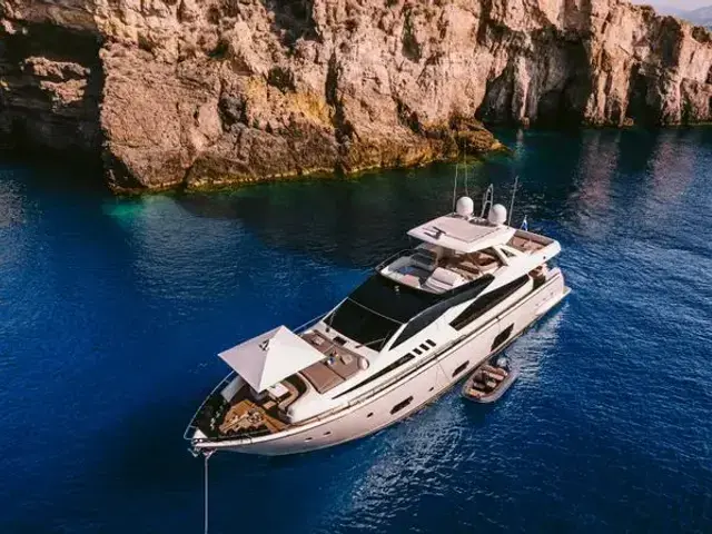 Ferretti Yachts 800