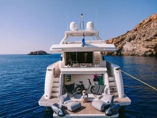 Ferretti Yachts 800