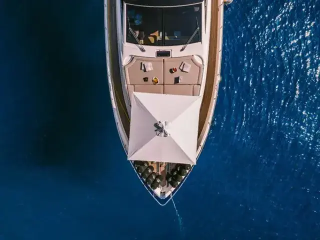 Ferretti Yachts 800