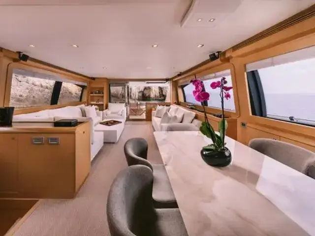 Ferretti Yachts 800